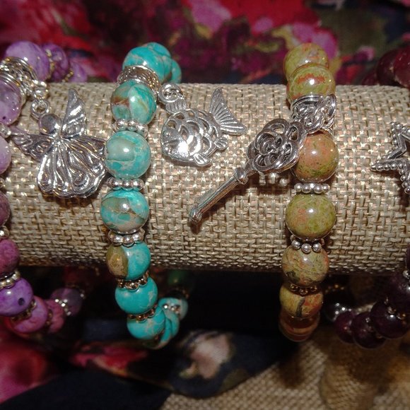 Handmade single-charm stretch bracelets - Picture 3 of 15